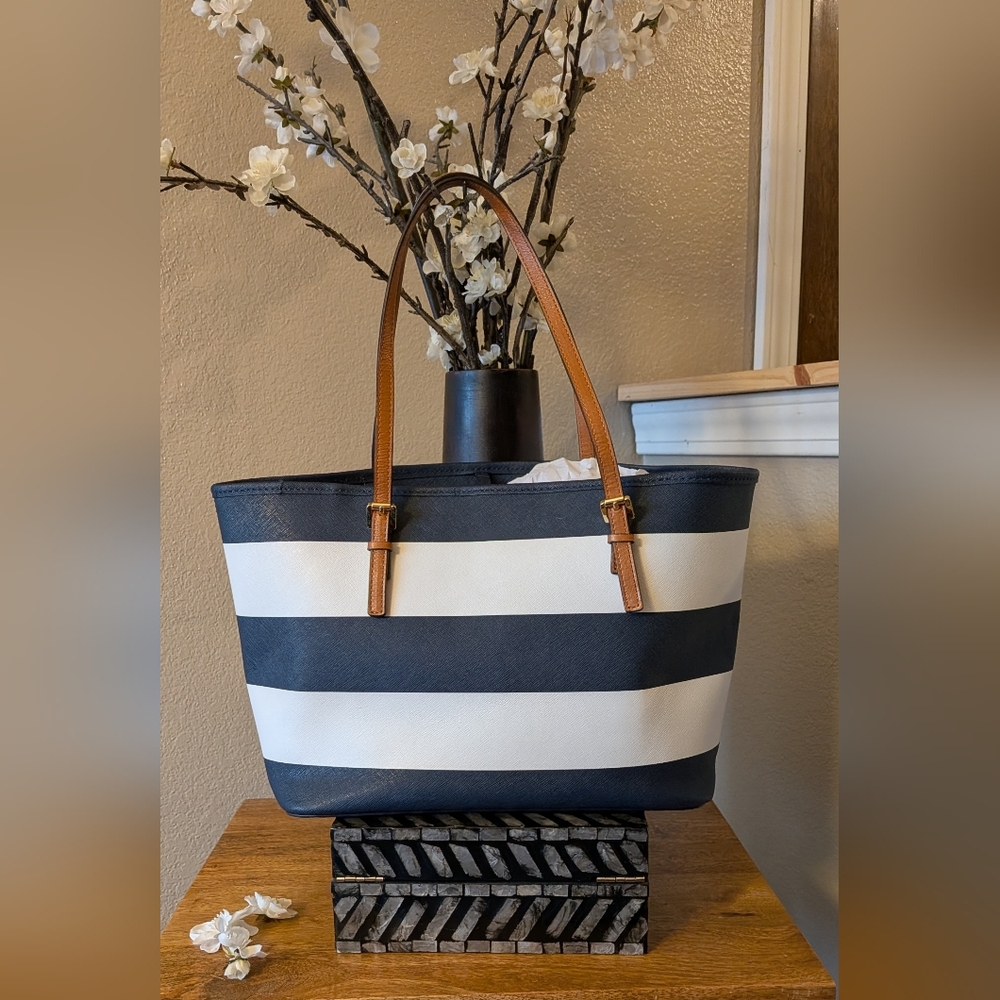 Michael Kors Jet Set Tote in Navy and White Stripes EUC - Picture 2 of 8